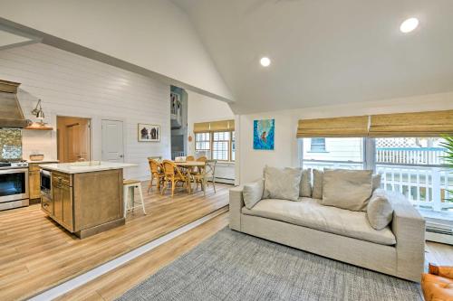 Ocean Grove Apt with Balcony 1 Block to the Beach! in Ocean Grove, USA