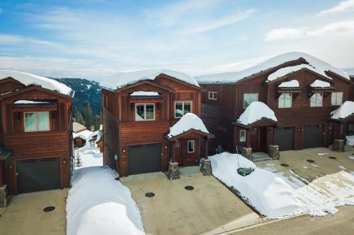 Mountainside Chalet