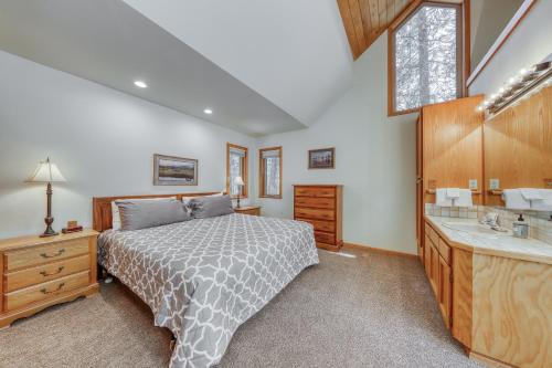 Black Butte Glaze Meadow 59 Getaway - image 10