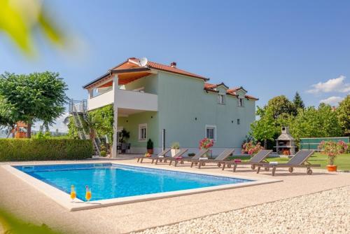 . Holiday house Anetta with 5 bedrooms