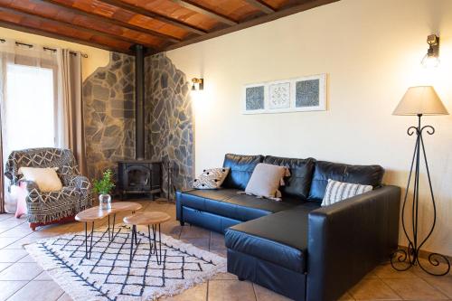 AldeaMia, Cozy villa for 7 people, pool, mountain view, beach at 8 min in Vilanova d'Escornalbou