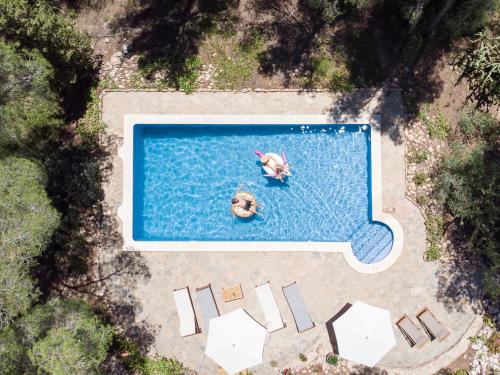 Vista, AldeaMia, Cozy villa for 7 people, pool, mountain view, beach at 8 min in Vilanova d'Escornalbou