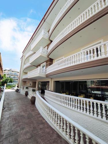 Rg Status Hotel - image 7