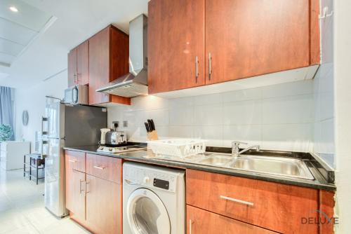 Calm Studio at Lake View Tower JLT by Deluxe Holiday Homes, Dubaj (fotografie 4)