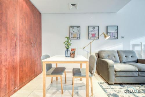 Calm Studio at Lake View Tower JLT by Deluxe Holiday Homes, Dubaj (fotografie 3)