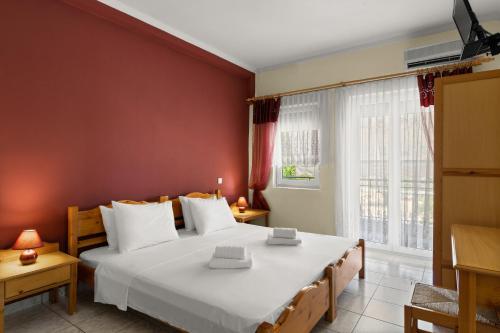 Delphin Rooms Sivota - image 9