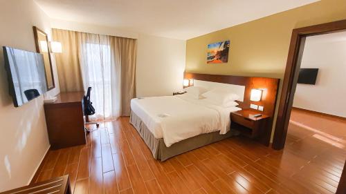 Guestroom, Dhafra Beach hotel in Jebel Dhanna
