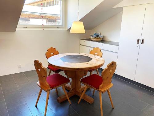 BM186 - Alpenstil - 60m2 Dachstockwohnung mit Garage in Pontresina, Schweiz