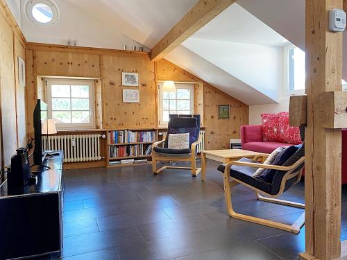 BM186 - Alpenstil - 60m2 Dachstockwohnung mit Garage in Pontresina, Schweiz