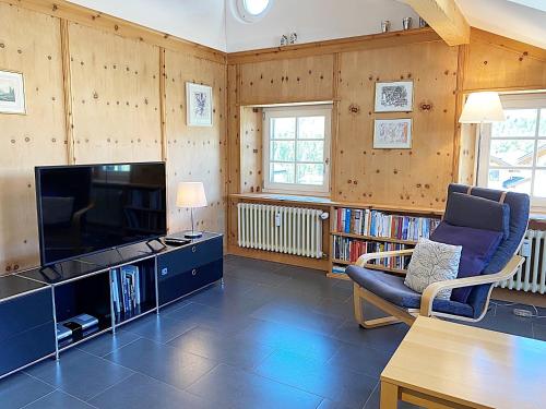 BM186 - Alpenstil - 60m2 Dachstockwohnung mit Garage in Pontresina, Schweiz