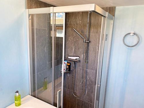 BM186 - Alpenstil - 60m2 Dachstockwohnung mit Garage in Pontresina, Schweiz
