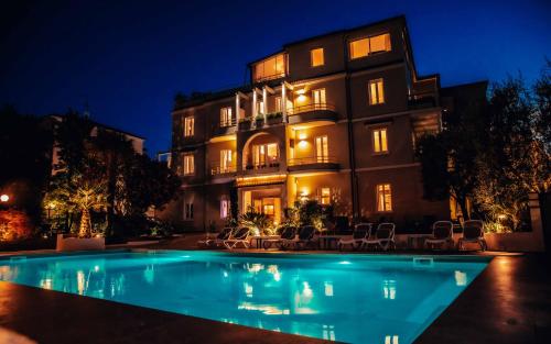 Фасада на хотела, Hotel Benaco in Десенцано дел Гарда