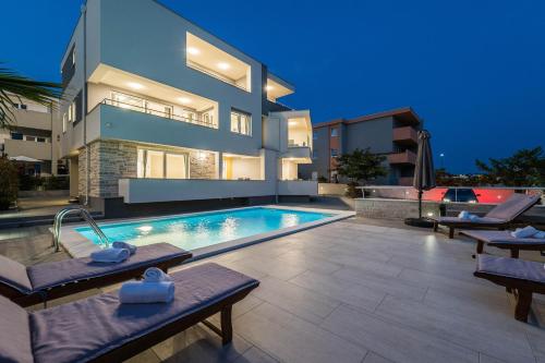 Зовнішній вигляд готелю, Apartments & Rooms Danivan Pool Villas in Новаля