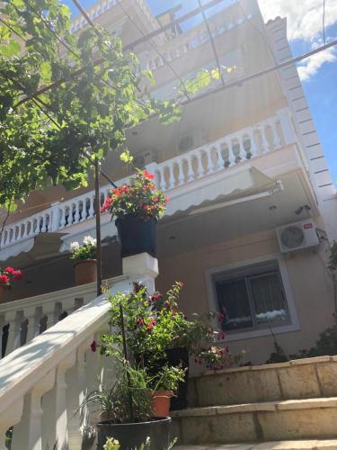 Himara Apartments photo