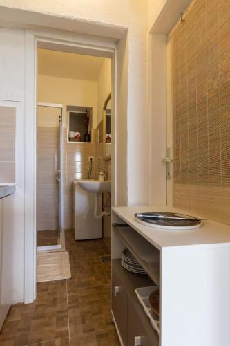 Apartment Purple Rain - image 12