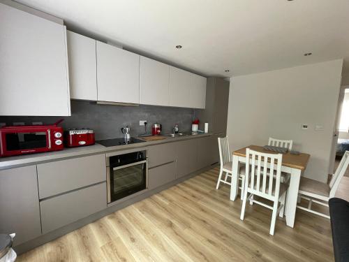 Great Links to Peak District, Modern & Airy Apt