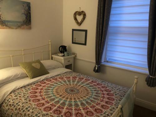 Small Double Room image 3