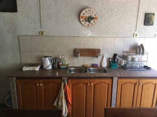 Chervenkov Guest House in Černomoretsa