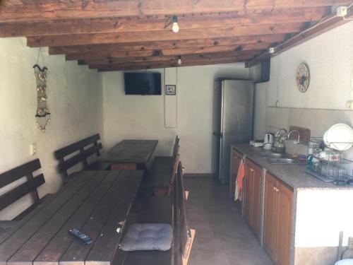 Chervenkov Guest House in Černomoretsa