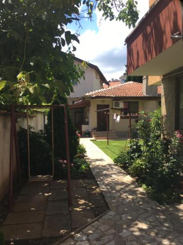 Chervenkov Guest House - image 10