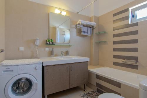 Yanni's Villas - image 12