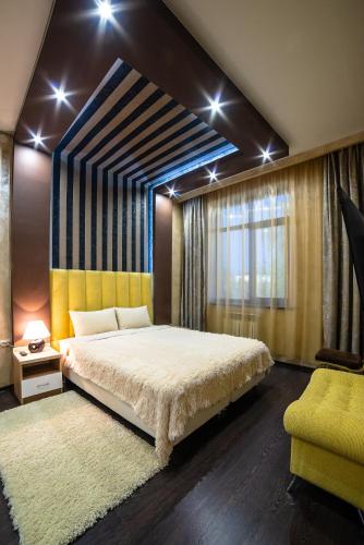 Palm Hotel - image 4