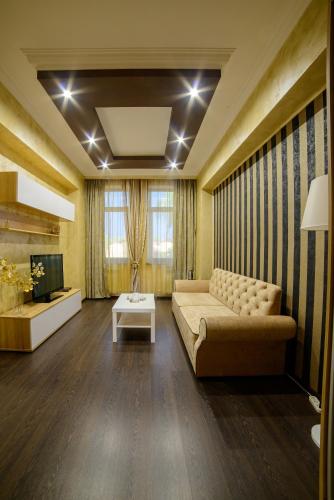 Palm Hotel - image 9
