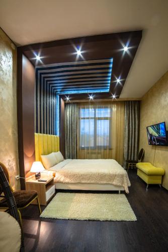 Palm Hotel - image 14