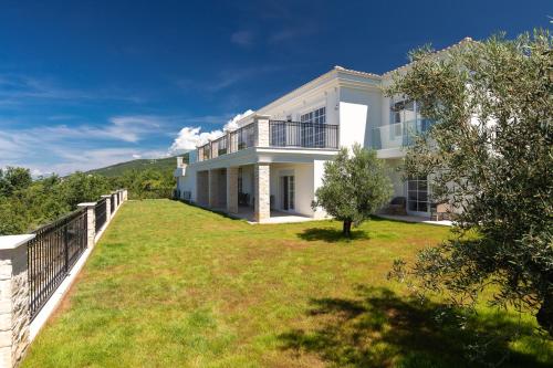 Buitenkant, Villa VESPERA-Infinity heated pool in Sopaljska
