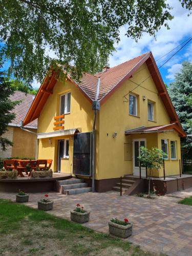 Exterior view, Krisztina Apartman 1- Szigethalom in Szekesfehervar City Center