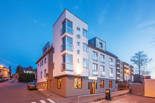 . Graphic Hotel