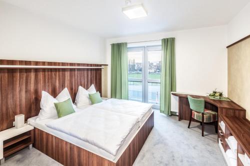 Graphic Hotel - image 8
