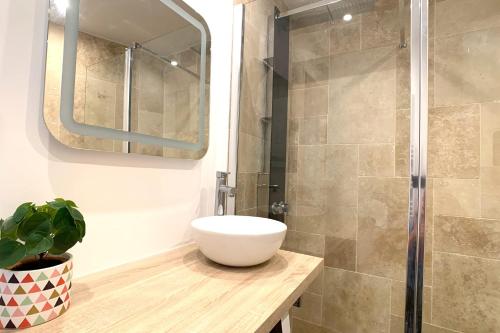 Renovated apartment AC - wifi - 2-4pers - Center Antibes rue James Close