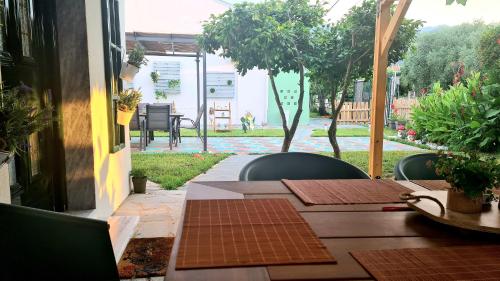 Lamprini's Deluxe Studios Lamprini's Deluxe Studios