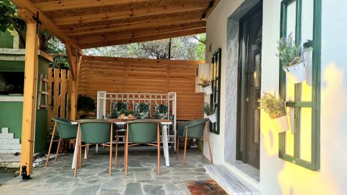 Lamprini's Deluxe Studios Lamprini's Deluxe Studios