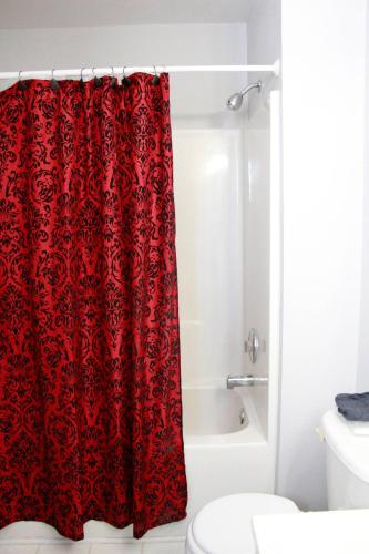 minutes from downtown 3br stylishhome-free parking thumb 2