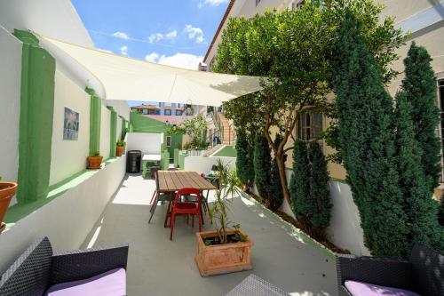 Terrace Lisbon Hostel - image 2
