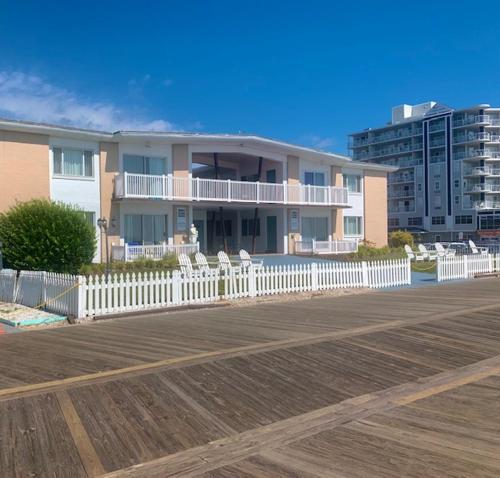 Beach Plaza Apartments
