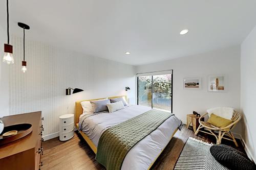 South Harbour Retreat - Water View - Walk to Beach home - image 10