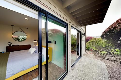 South Harbour Retreat - Water View - Walk to Beach home - image 12