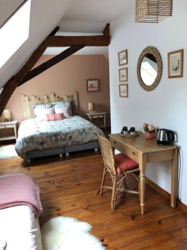 1 queen bed, 1 twin bed