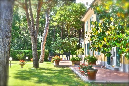 Hotel Villa Fiorisella – Poveromo, WI