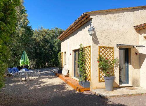 Maison domaine Château Tournon gîte à louer Saint-Cézaire-sur-Siagne