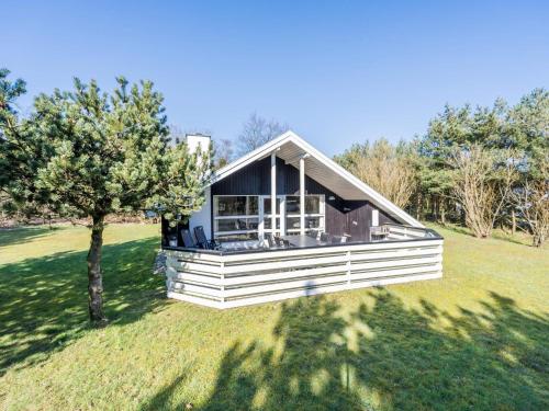  Bright Cottage with Covered Terrace-By Traum in Nørre Nebel