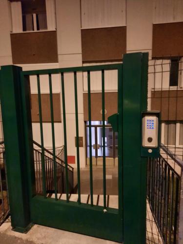 appartement 2 chambres fonctionnel a faire 2 pas du metro, Lyon (photo 8)