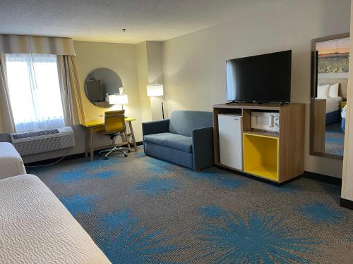 Days Inn by Wyndham Colby - main image