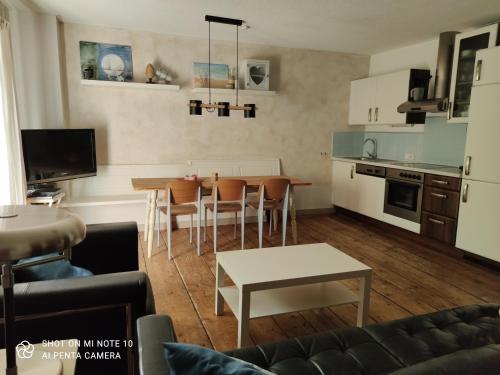 3 bedrooms, 4 beds