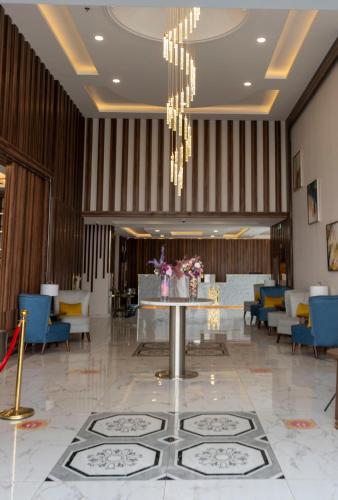 The Palaces Hotel Suites - Wadeen