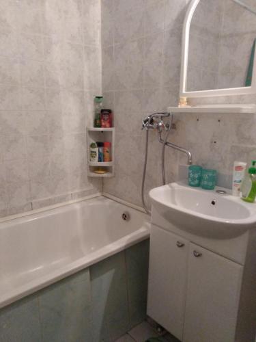 Apartment on Cherokmanova 17 - image 3
