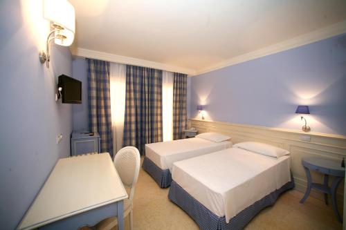 Palace Hotel Vieste - image 2